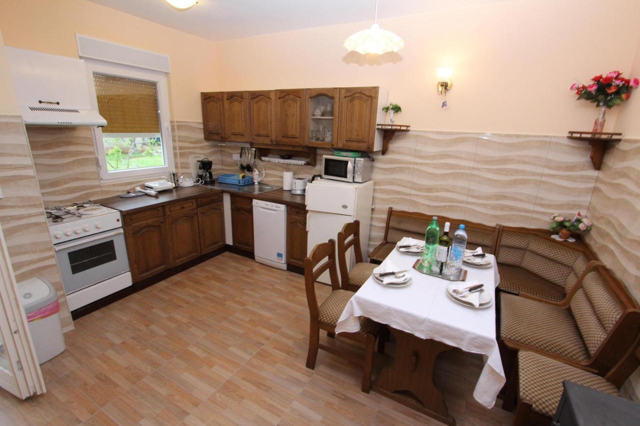 Apartment Oto Pula Buitenkant foto